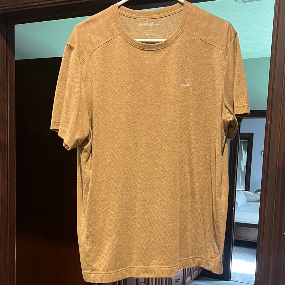 Eddie Bauer Men's Brown Short Sleeve Tee